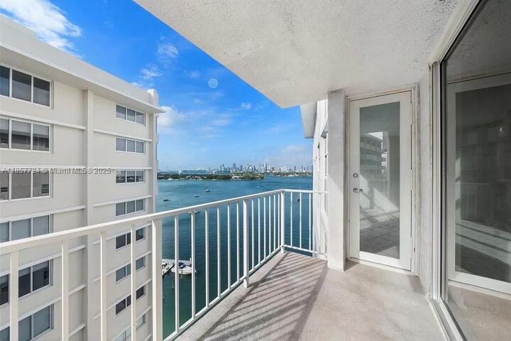Property Photo: 1228 West Ave 1415 FL 33139