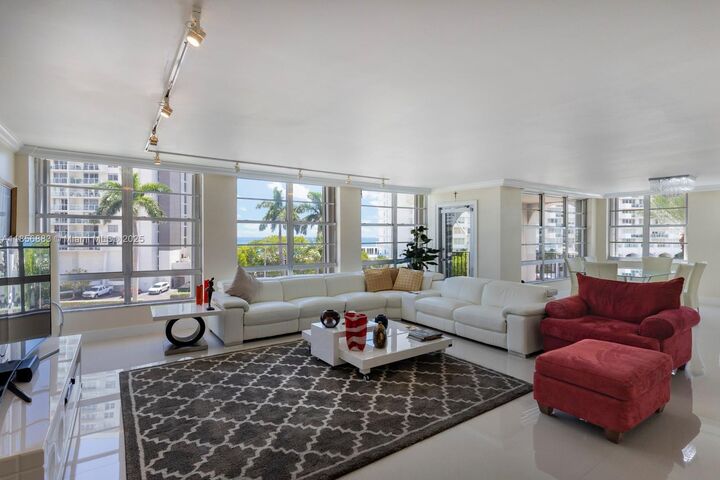 5660 Collins Ave 4B  Miami Beach FL 33140 photo