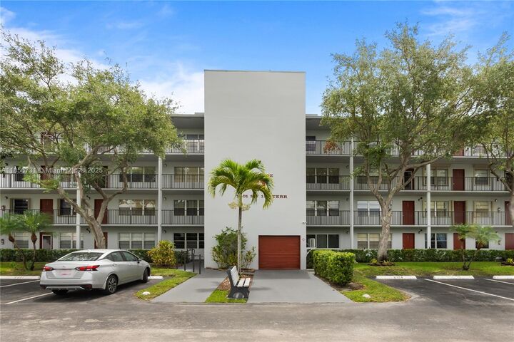 Property Photo:  1401 SW 135th Ter 310H  FL 33027 