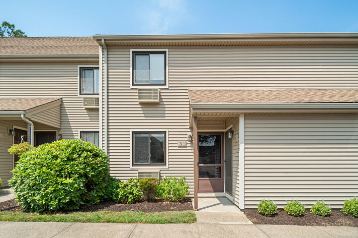 Property Photo:  371 Emmett Street Apt 31  CT 06010 