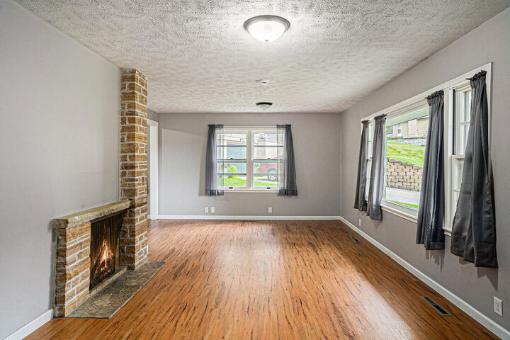 Property Photo:  433 Midland Drive  IA 51503 