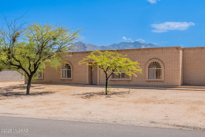 Property Photo:  7300 N Paseo Ronceval  AZ 85704 