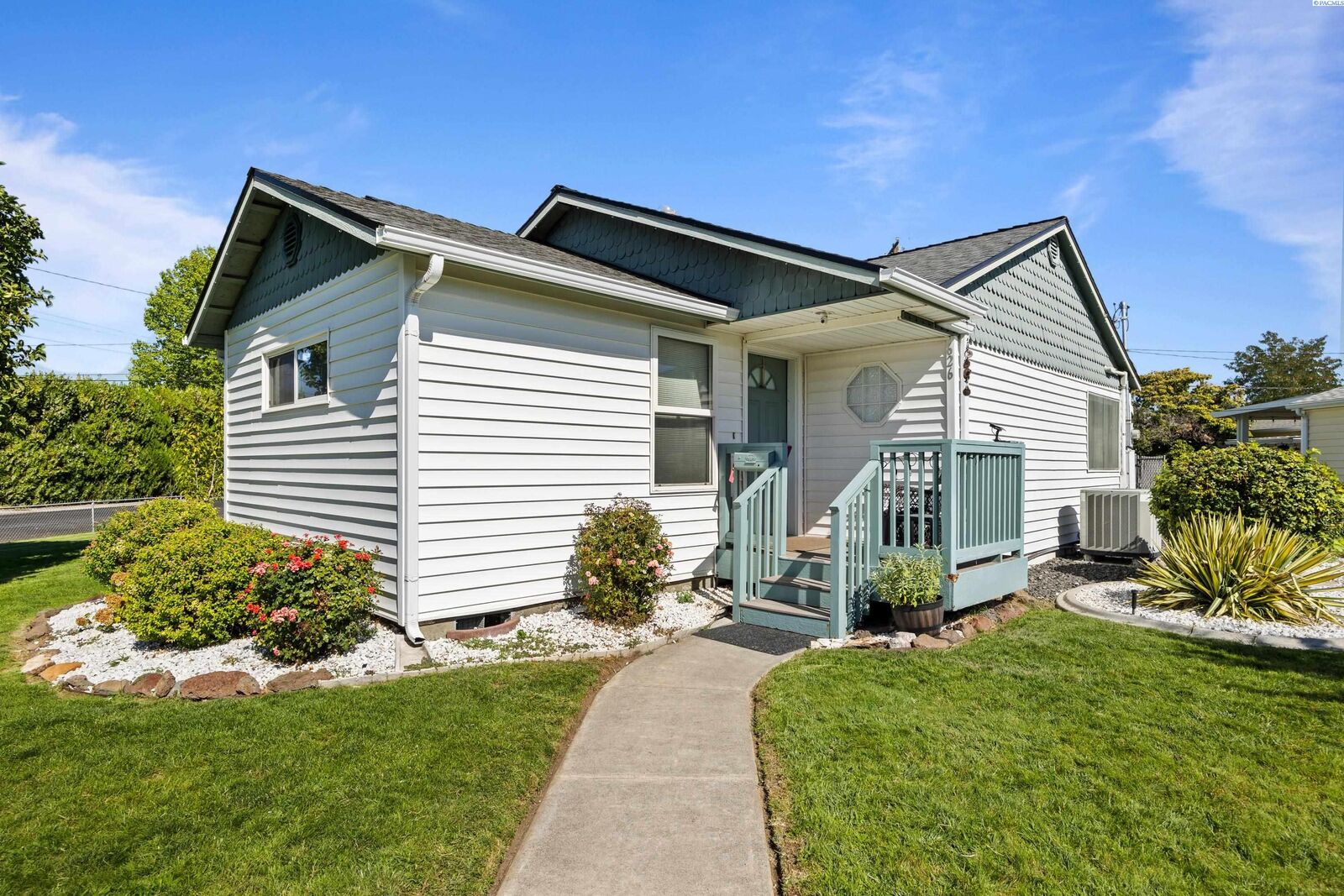 Property Photo: 626 Snow Ave WA 99352