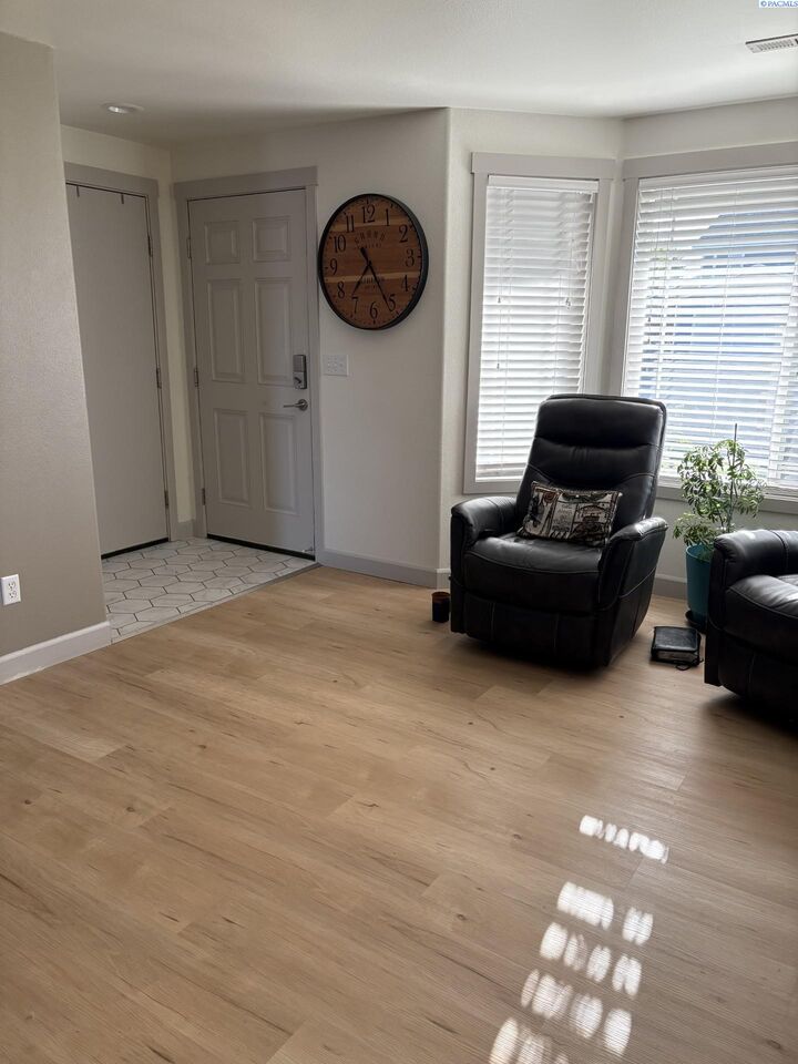 Property Photo: 4014 Dartmoor Lane WA 99301