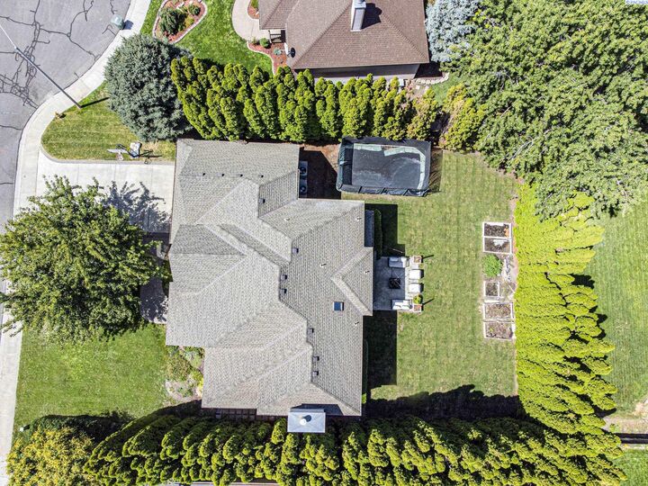 Property Photo:  218 Sitka Ct  WA 99352 