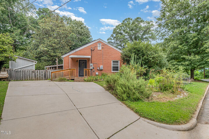 Property Photo:  2401 Glendale Avenue  NC 27704 