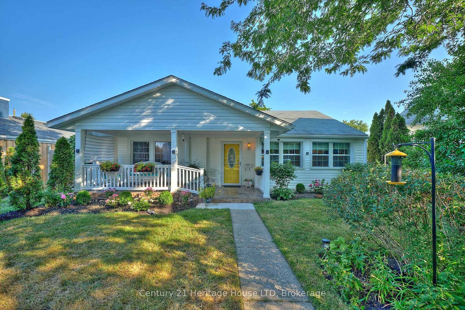 Property Photo:  662 Lakeshore Road W  ON L2A 1B9 