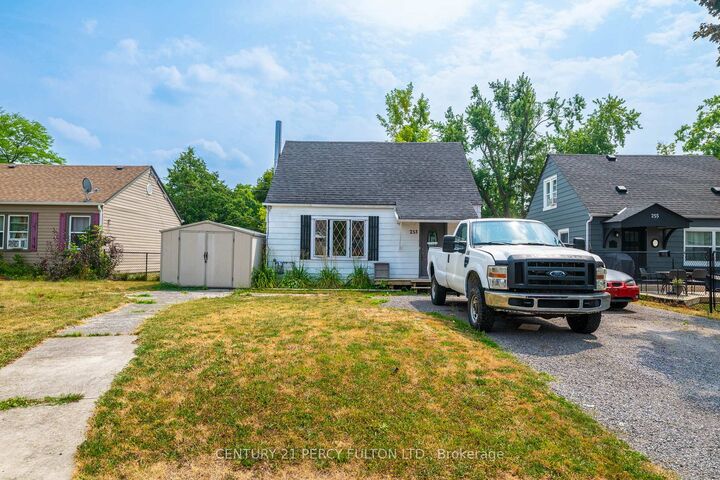 Photo de la propriété:  253 Princess Elizabeth Crescent  ON K9V 1P2 