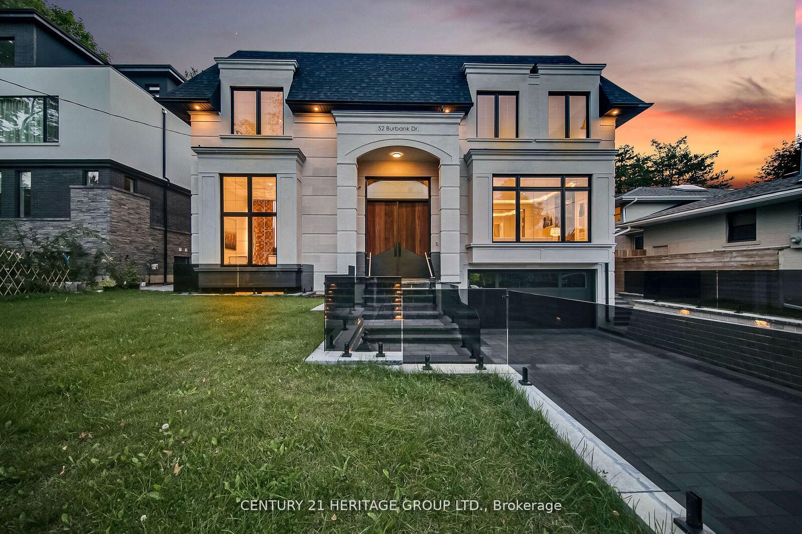 Photo de la propriété: 52 Burbank Drive ON M2K 1N2
