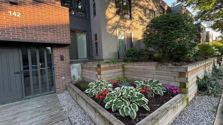 Property Photo:  142 Waverley Street 1A  ON K2P 0V4 