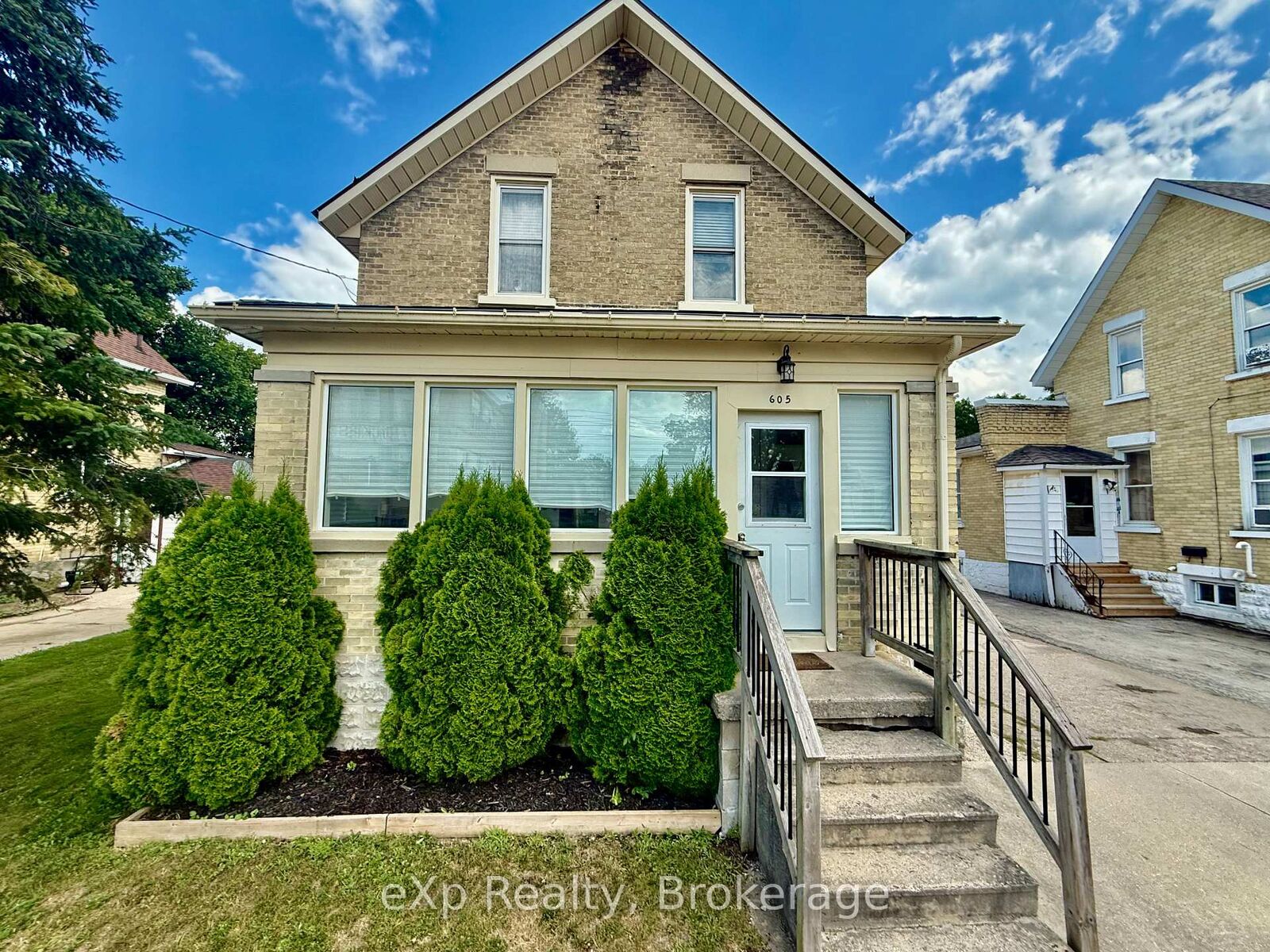 Property Photo: 605 10th Avenue ON N4N 2P6