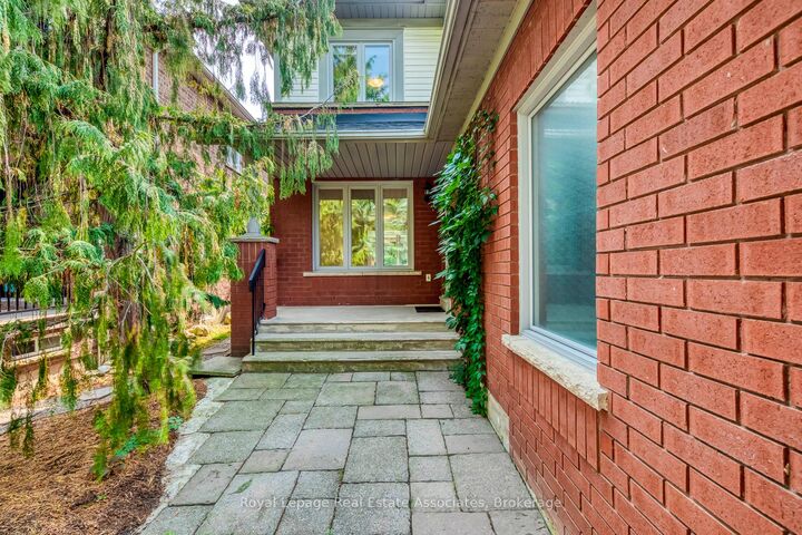 Property Photo:  5935 Dalebrook Crescent  ON L5M 5S1 