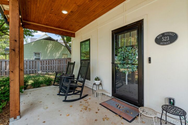 Property Photo:  523 W Detroit Street  OK 74012 