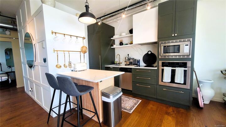 Property Photo:  1029 View St 632  BC V8V 4Y3 