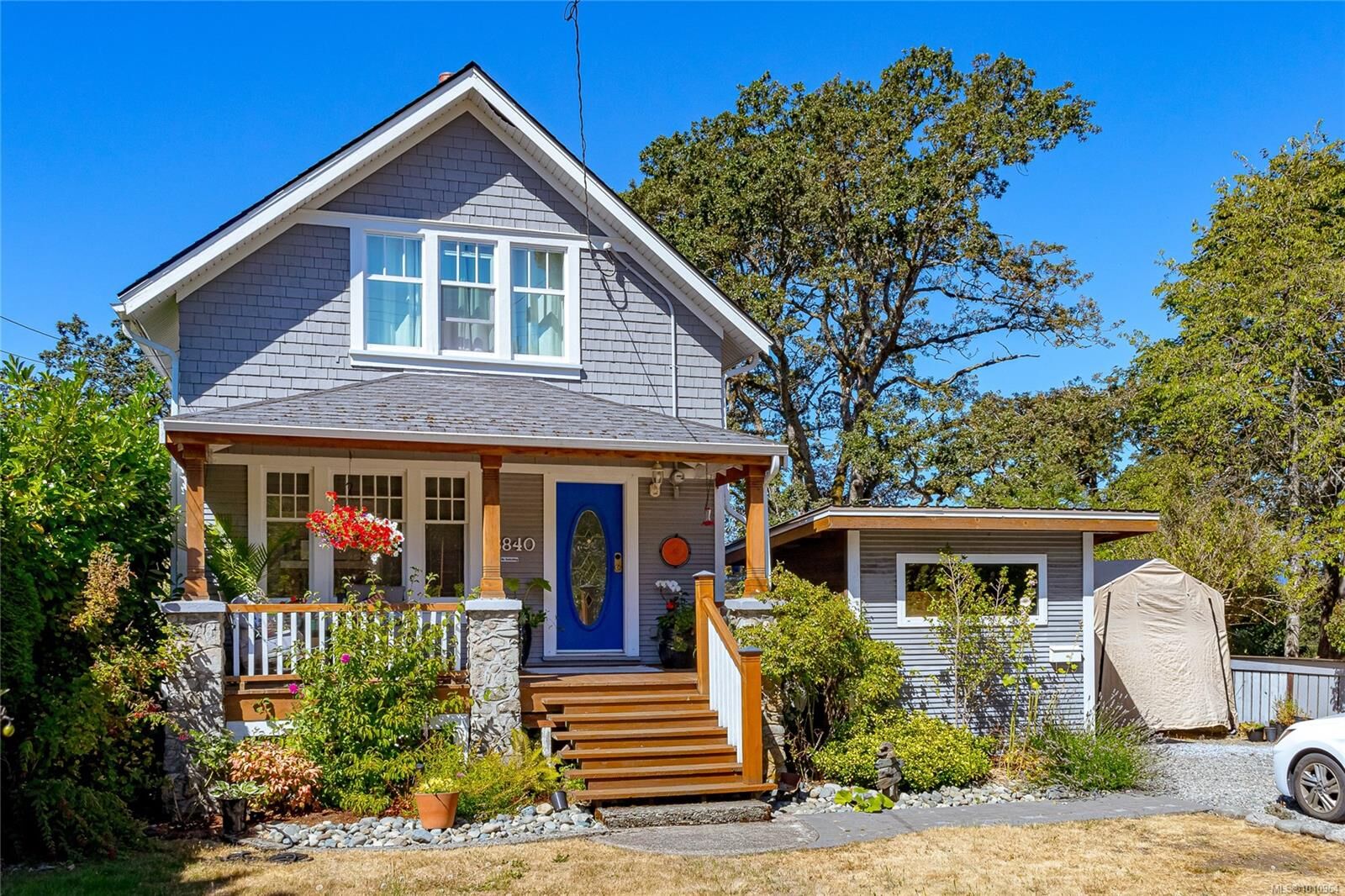 Photo de la propriété: 3840 Savannah Ave BC V8X 1T5