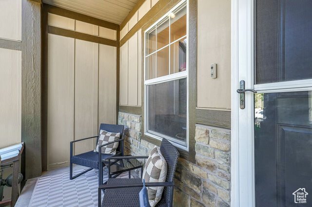 Property Photo: 2194 E Whitekirk Way UT 84020