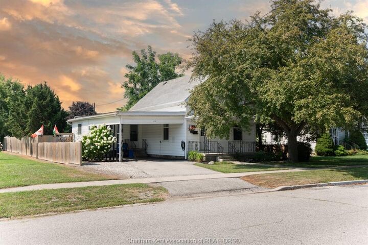1131 Elgin Street  Wallaceburg ON N8A 3E5 photo