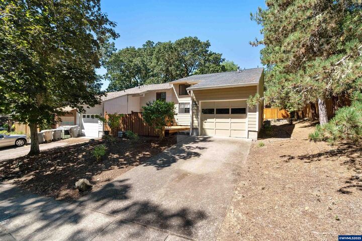 Property Photo:  2948 NW 13th Pl  OR 97330 