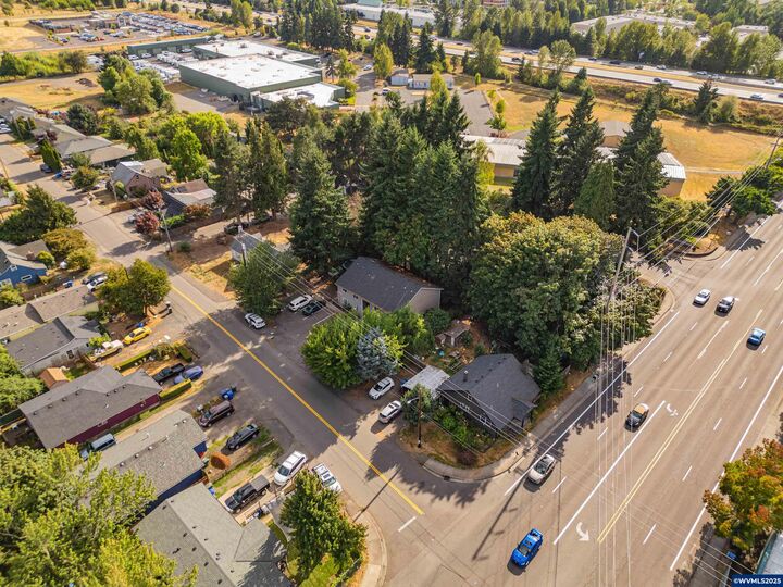 Property Photo: 131-137 37th Av SE OR 97317