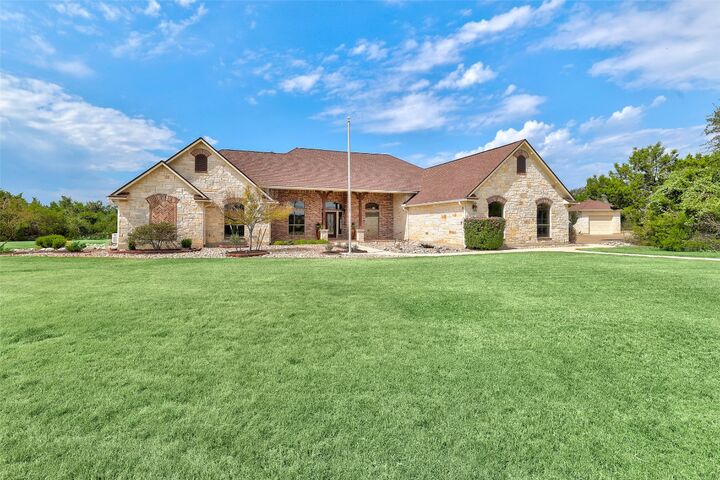 Property Photo: 1106 Squaw Valley TX 78641