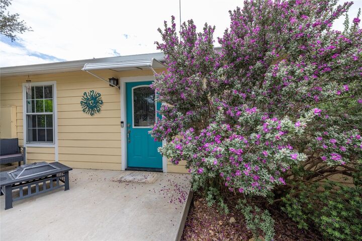 Property Photo:  