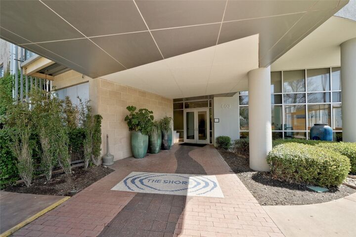 Property Photo: 603 Davis Street 1011 TX 78701
