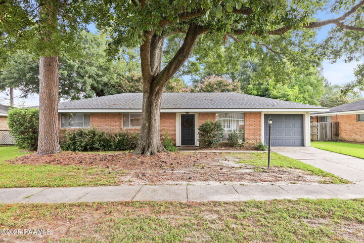 Property Photo: 605 Dutton Drive LA 70503