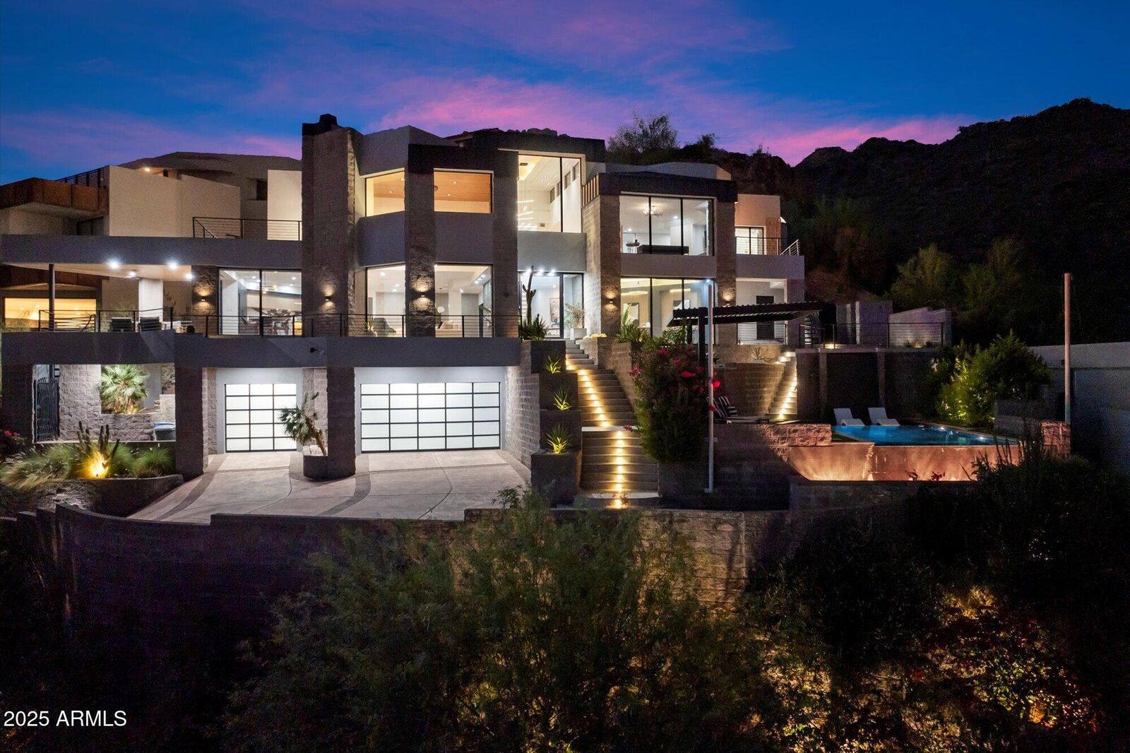 Property Photo:  7147 N 23rd Place  AZ 85020 