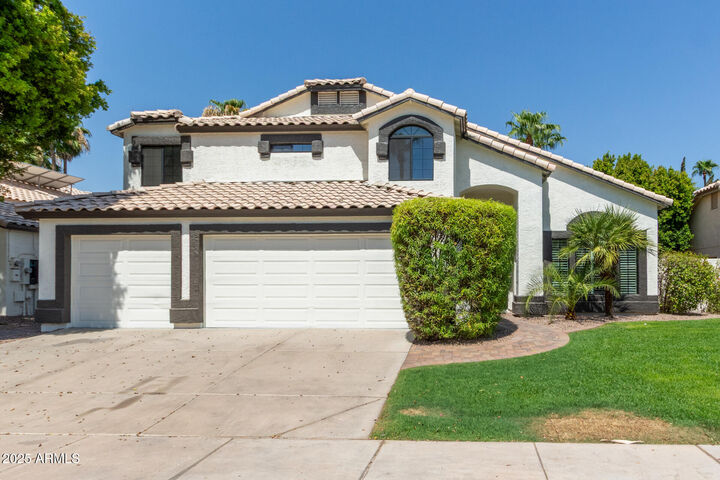 Property Photo:  814 S Copper Key Court  AZ 85233 