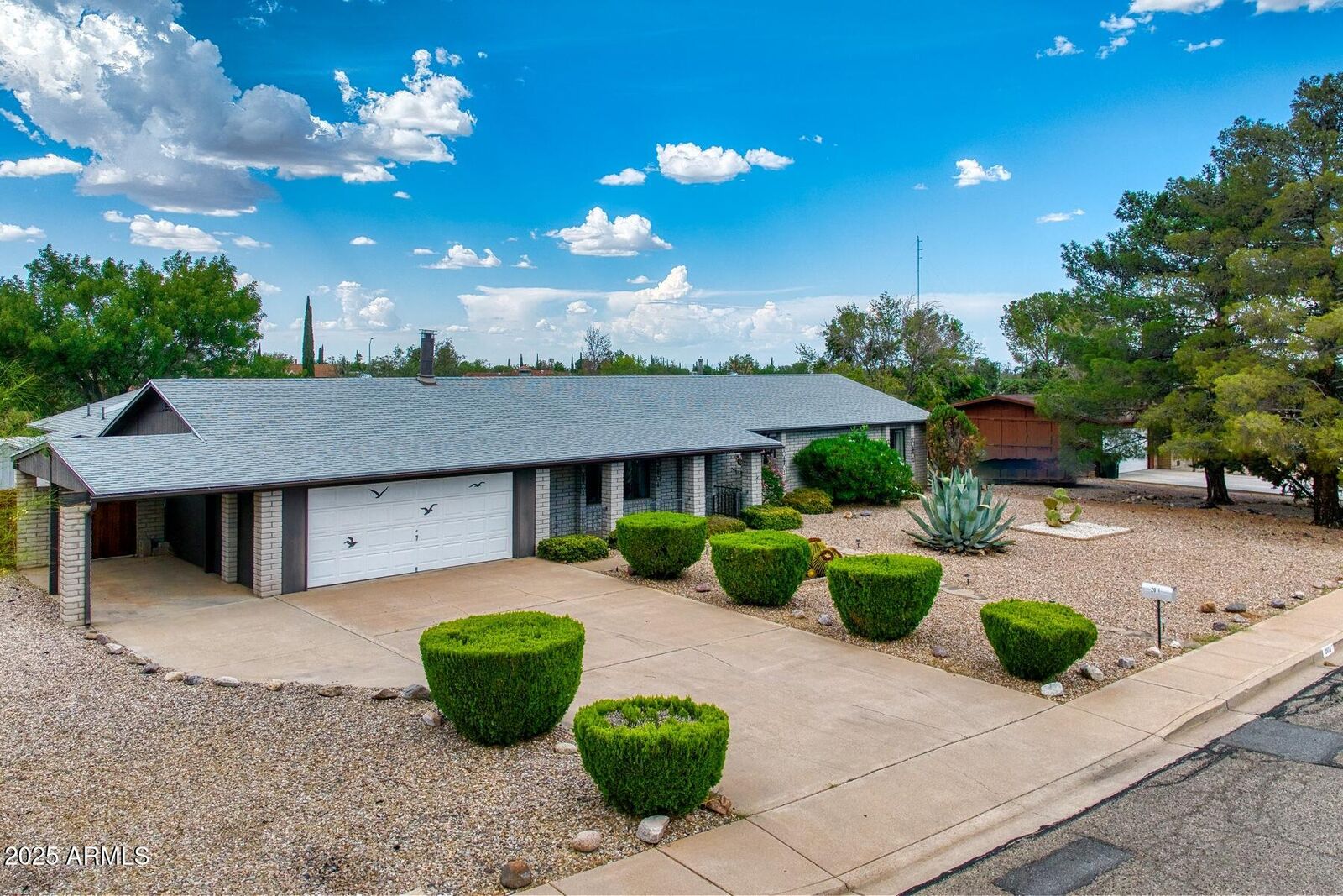 Property Photo: 2011 E Foothills Drive AZ 85635