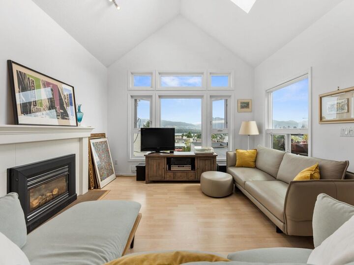 Property Photo:  2121 W 5th Avenue 404  BC V6K 1S1 