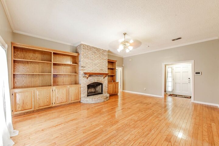 Property Photo: 411 Valhi Boulevard LA 70360
