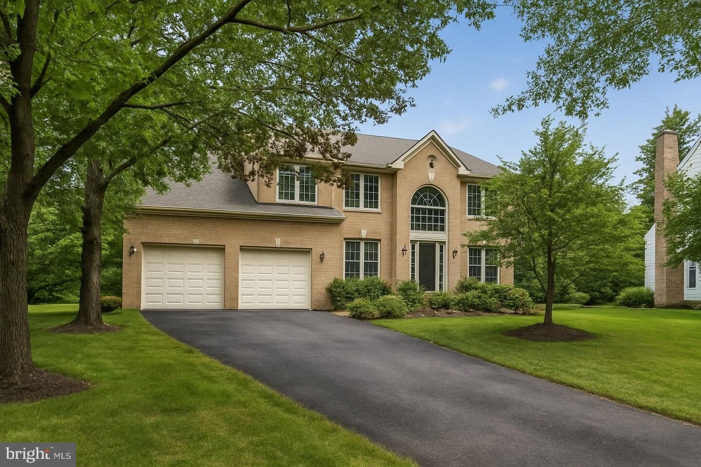 Property Photo: 10 Climbing Rose Court MD 20850
