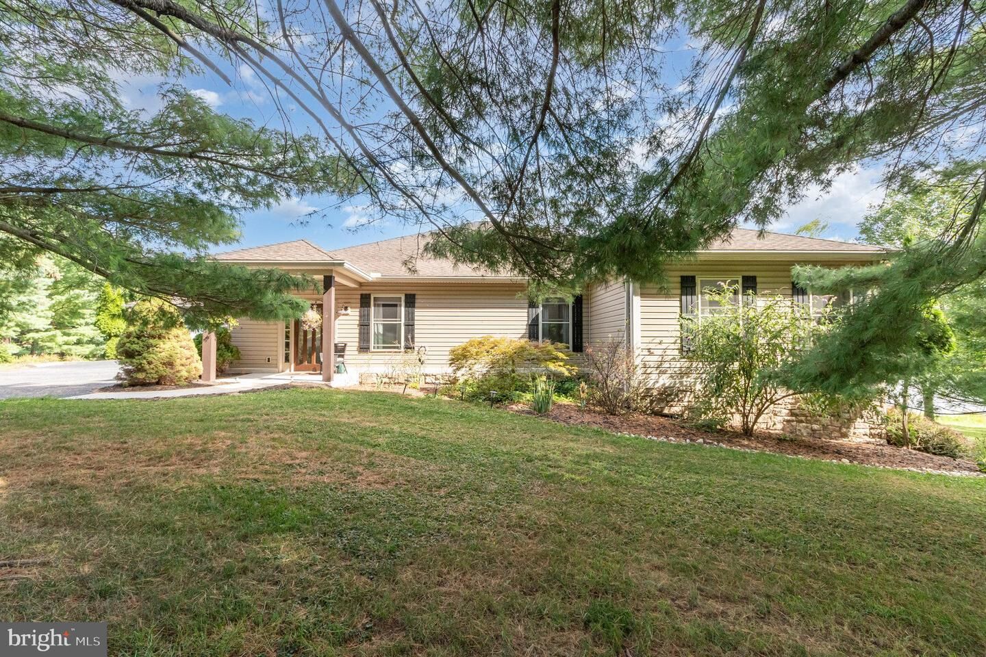 Property Photo: 5901 Saint Thomas Boulevard PA 17112