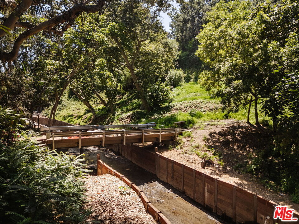 Property Photo:  639 Hightree Rd  CA 90402 