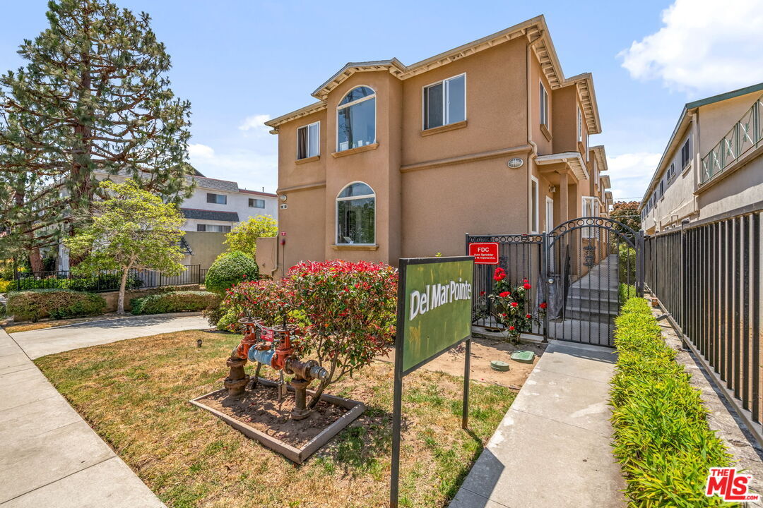 Property Photo:  222 W Imperial Ave  CA 90245 