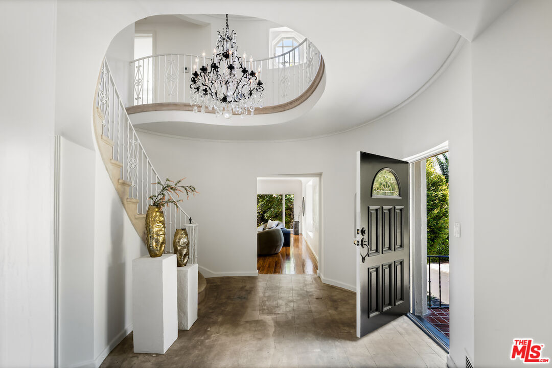 Property Photo:  5700 Spring Oak Dr  CA 90068 