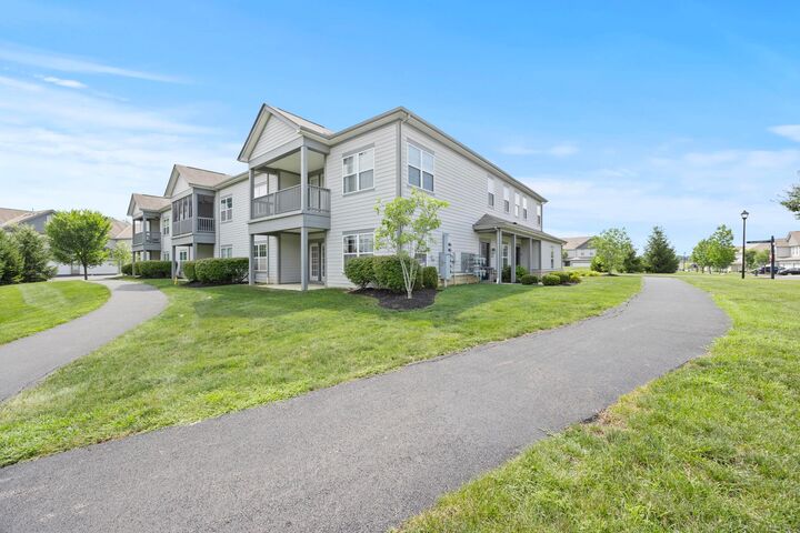 Property Photo:  5901 Blackbird Way  OH 43035 