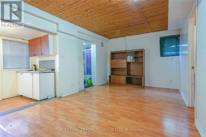 Property Photo: 6172 Kingston Road Apt 1 ON M1C 1K9