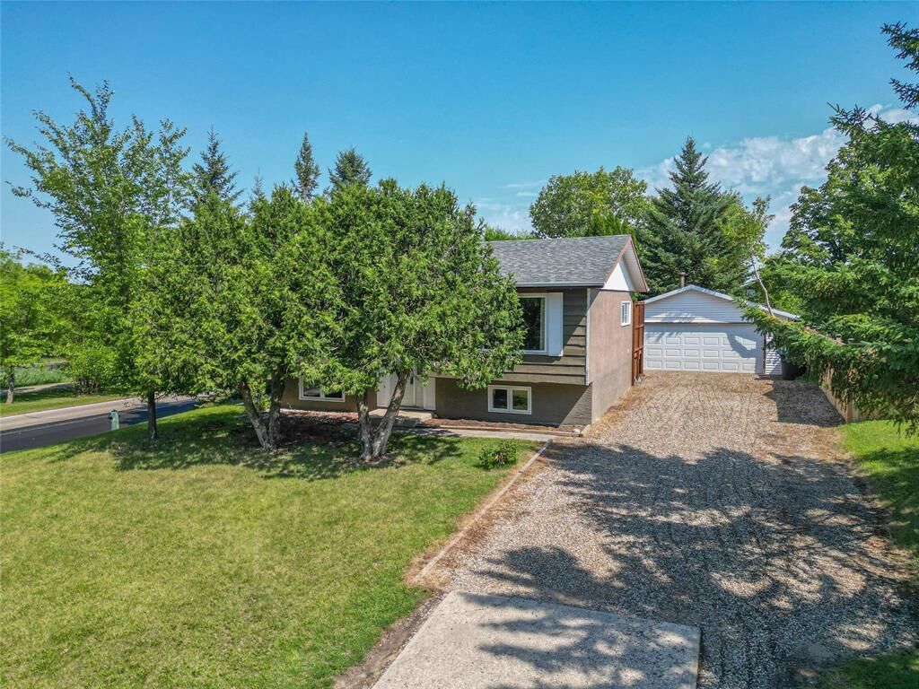 Property Photo:  1 Westbrook Bay  MB R7A 2V3 