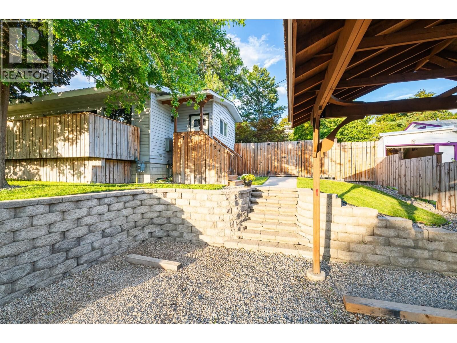 Property Photo:  606 6th Avenue South  BC V0B 1G3 