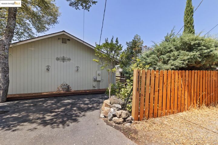 18670 Cedar St  Tuolumne CA 95379 photo
