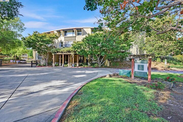 Property Photo:  1087 Murrieta Blvd 138  CA 94550 