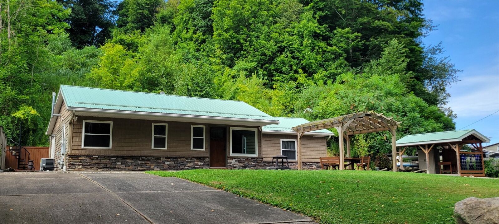 Property Photo: 124 Shorewood Drive PA 16428