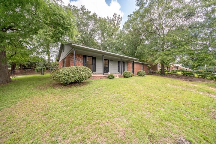 Property Photo: 5833 Gleneden Drive GA 31907