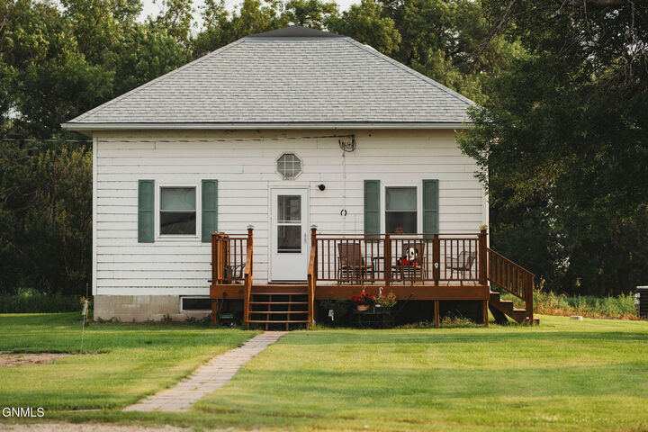 Property Photo:  5661 Hwy 281  ND 58472