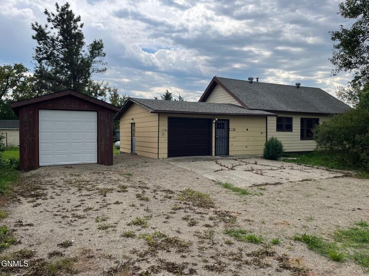 Property Photo:  301 Main Street  ND 58494 