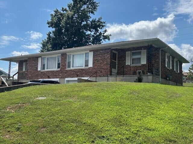 Property Photo:  909 Castlewood Avenue  MO 65251 