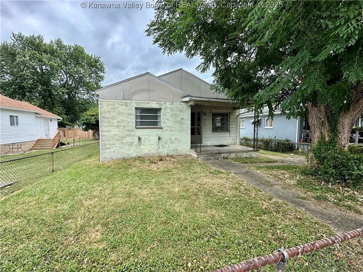 Property Photo: 2242 Harrison Avenue WV 25177
