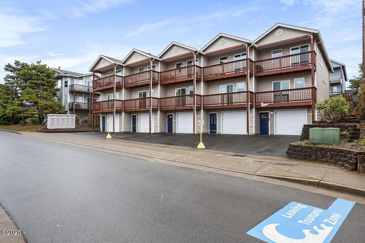 Property Photo: 1284 NW 15th Street OR 97367